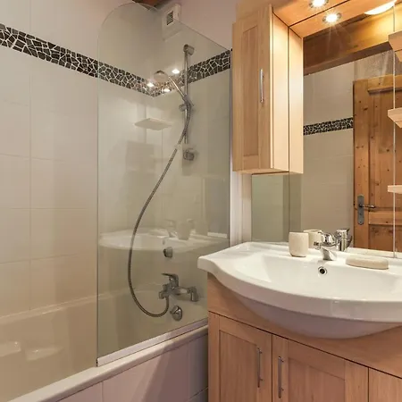 Chateau - Charming In The Center With 3 Bedrooms - By Cozee Apartmán *