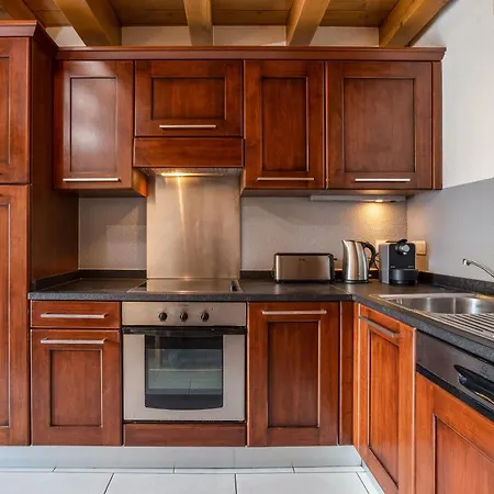Chateau - Charming In The Center With 3 Bedrooms - By Cozee Apartment
