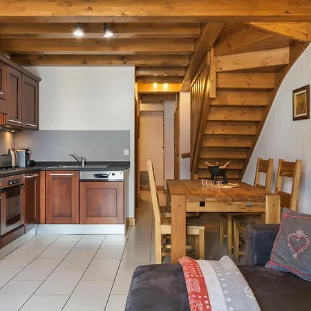 Chateau - Charming In The Center With 3 Bedrooms - By Cozee Apartment