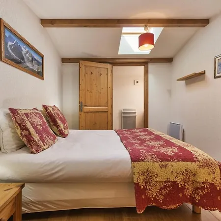 Chateau - Charming In The Center With 3 Bedrooms - By Cozee Apartment